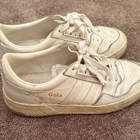 Gola Off-White Sneakers with Gold Logo - Picture 2 of 3